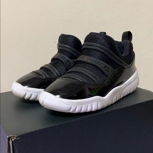 Jordan 11 Little kids black/gym red-white